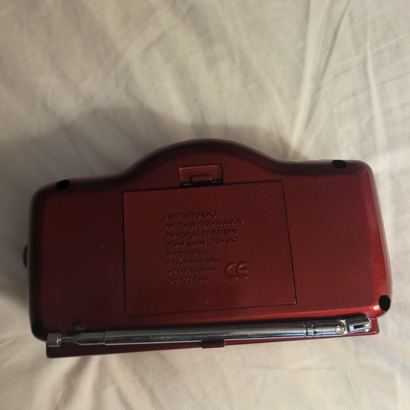 Two Vintage Transistor Radios - Picture 2 of 12